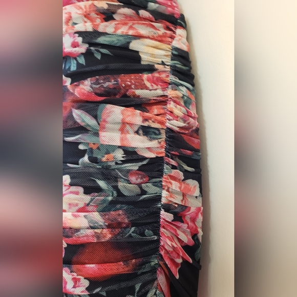NWT Express Mesh Floral Bodycon Skirt With Built-In Shapewear Size XS 2 - Picture 2 of 4